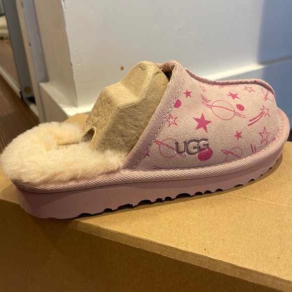 Kids pink ugg slippers. Never worn still in box. - Picture 1 of 2